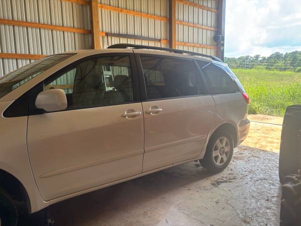 2008 Toyota Sienna - $1,500 (New Market)63625105629827121