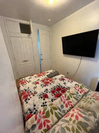 $1,275 / 3br - AVAILABLE OCTOBER 17th Bushwick room. All bills included. L Train. (Brooklyn)63816729725827122