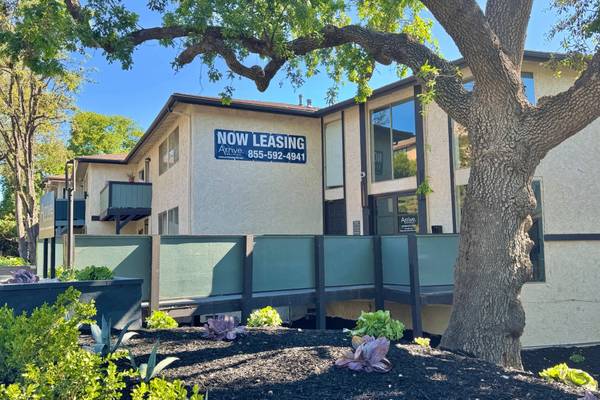 $3,035 / 2br - 1000ft2 - Laundry Facility, Pet Friendly, Ceiling Fan (850 Warwick Ave, Thousand Oaks, CA)63668271386241121