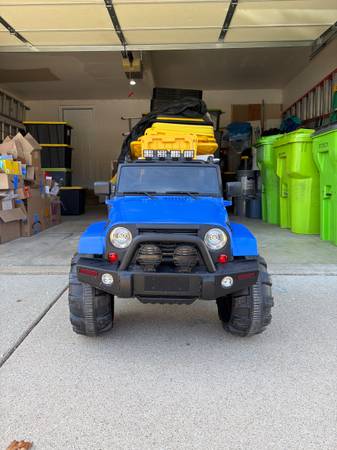 Working Kids Vehicle Blue Jeep Used in Great Condition 1