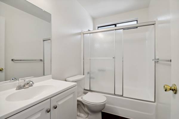 $1,600 / 2br - 700ft2 - 30 DAYS FREE with LOW MOVE IN COSTS !!!!  - CALL NOW for INFORMATION (Lancaster, CA)63818753516289123