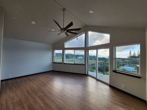 $3800.00 / 3br - 1400ft2 - New upstairs unit 3 bedroom 2 bath, one garage stall, laundry room, wa63939392870531121