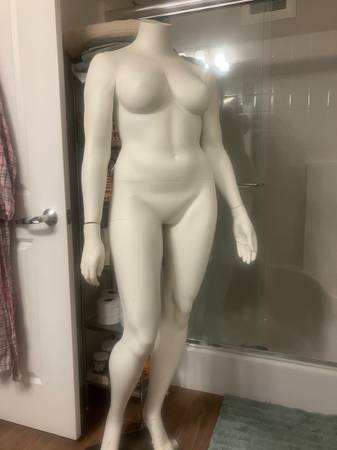Full-body Plus-size Female Mannequin 1
