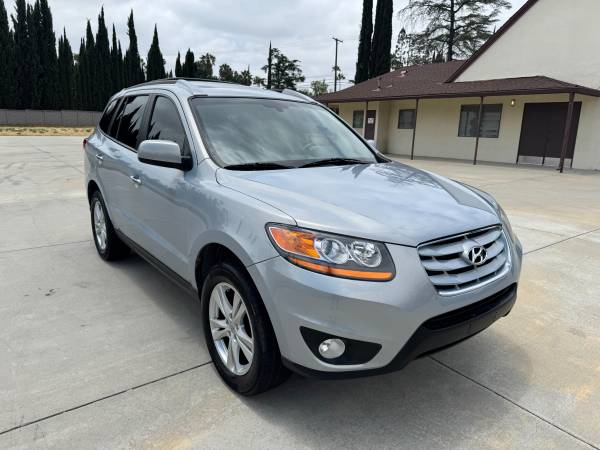 2010 Hyundai Santa Fe Limited Edition - $5,90063623948949763122