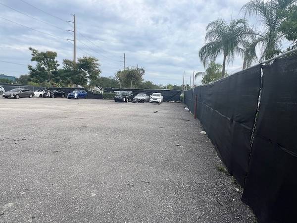$17,500 / 11325ft2 - PATIO CERCADO + EDIFICIO DE 3,500SF + PUERTAS DE NAVE AMPLIAS - BIENVENIDO AUTOMOTRIZ (OAKLAND PARK, FL)63769617829505121