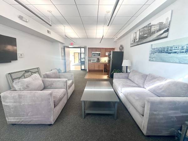 $3,800 / 2br - 913ft2 - Coolidge Corner | All Utilities Included | Now Available (Cambridge)64167983823746120