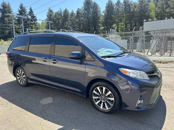 2018 Toyota Sienna XLE AWD --1 propietario, Cuero, Techo solar, Título limpio-- - $24,995 (kirkland)63613954664963122