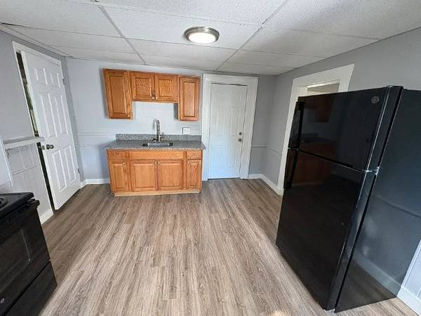 $1,200 / 2br - Recently Updated 2 Bedroom 1 Bathroom Apartment For Rent (Springfield, MA)64017045933057121