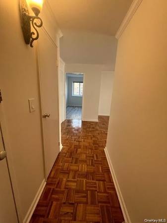 $2,850 / 1br - 850ft2 - Gorgeous 1 bed condo with a den & balcony on the 4th floor. (Tarrytown)64033631737089122