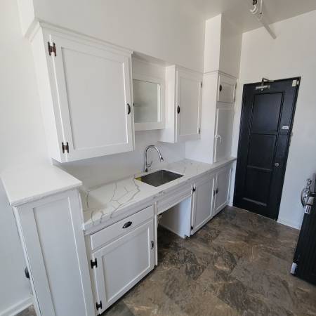 $2,395 / 1br - 900ft2 - Ático de 1 dormitorio grande (Arlington Heights, Los Ángeles)63700939345537122