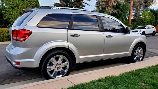 2012 Dodge Journey CREW SPORT Edition con cuero, bajos 106k millas - $7,300 (Northridge)63618267876995123