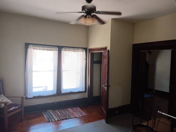 $1195.00 / 2br - 800ft2 - 2 bedroom, 1 bath apartment w/ porch, 2 entrances, yard & modern Kitch63807181867009123