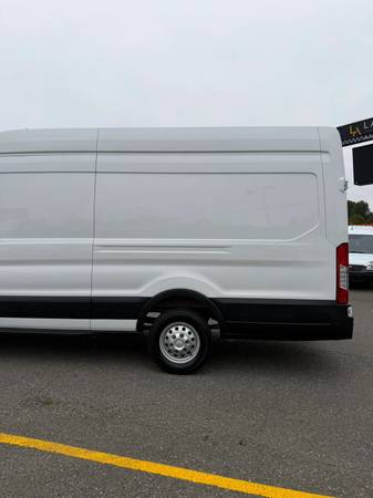 2022 Ford Transit 250 - Photo 8