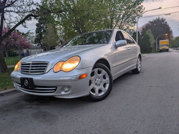 LQQK Clean 2005 Mercedes C320 ICE COLD AC ZEROOOO RUST! - $3,800 (CHICAGO)63618846976259121
