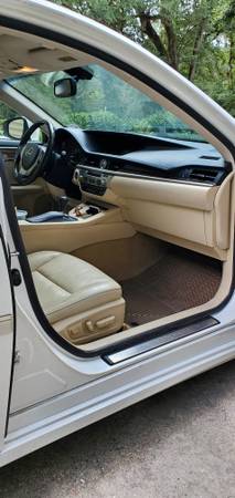 2014 LEXUS ES350 - $9,900 (Lacombe)63624888451329124
