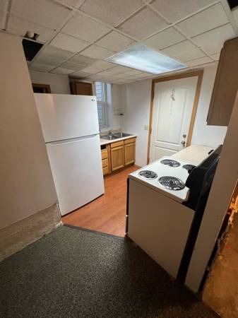 $950 / 2br - 900ft2 - Downstairs garden-level apartment for rent (Colorado Springs central!)63687084256771124
