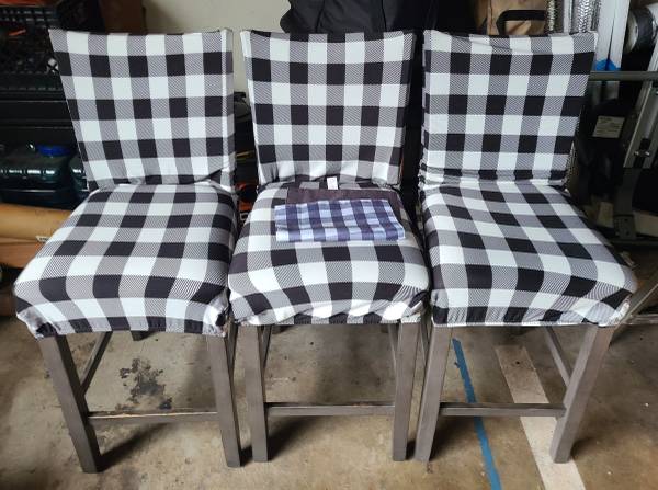 Nice set of bar stools (3) 1