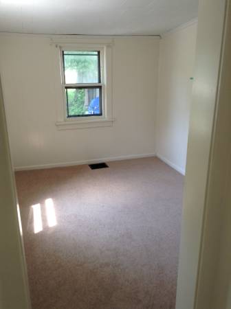 $1,500 / 4br - 105 W Cayuga St - 4 bed - 1 bath $1500/mo (west side)63982835025026122