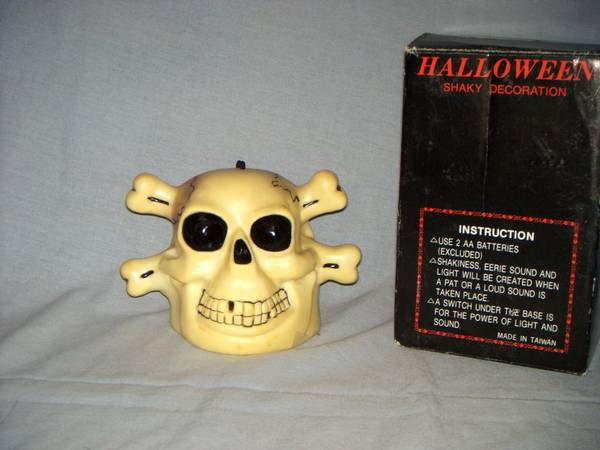 VINTAGE HALLOWEEN Shaky Skull w/ BOX - Light & Sound, Taiwan 1
