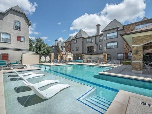 $3,645 / 2br - 1885ft2 - Townhome living in State Thomas! (State Thomas)63796375350017123