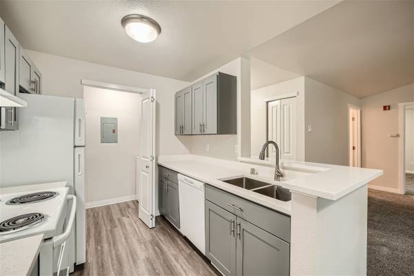 $1,900 / 2br - 942ft2 - Renovated 2 Bedroom 2 Bath Available Now!! 1 Month FREE Rent! (Olympia)63874306751491120