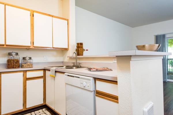 $1,595 / 2br - 810ft2 - $1000 off 1st month's rent on select units. Call for details! (Wilsonville - I5, 205, Tigard, Oregon City, T)63672547270017124