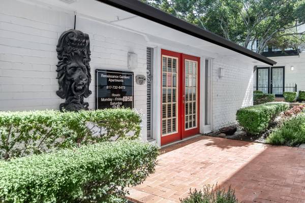 $1,435 / 2br - 1195ft2 - in Fort Worth TX, Pet Friendly, 2 Bed (2217 Ridgmar Blvd, Fort Worth, TX)63796578765185122