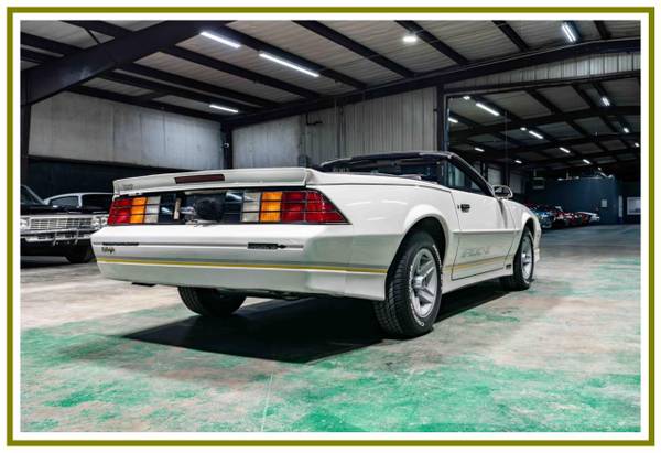 1988 Chevrolet Camaro Iroc Convertible / TPI 305 / 700R4 / AC / 65K Mi - $17,95063470434063233121