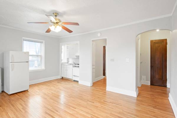 $899 / 350ft2 - Vintage Top Floor Efficiency in Highland Park! 723-303 (St.Paul, STP, Saint Paul, Mississippi River)63990530670082121