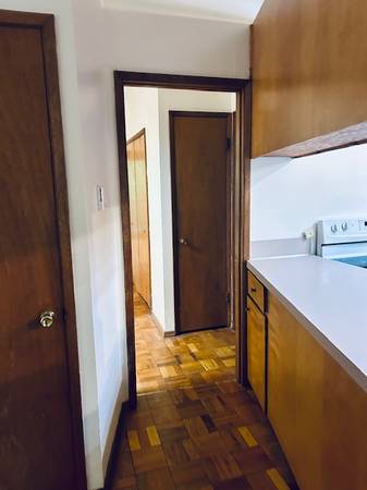 $1449.00 / 1br - 650ft2 - SPACIOUS MCM 1+1 APT ACROSS FROM OHSU/VA, PET FRIENDLY W/PARKING!63914854900227122