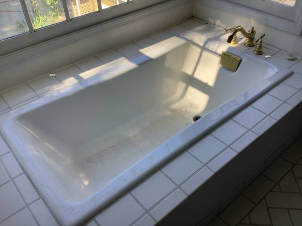 FLASH SALE!!! WOW! 59.5x31.5” Cast iron Tub, $75 Gold fixtures 1