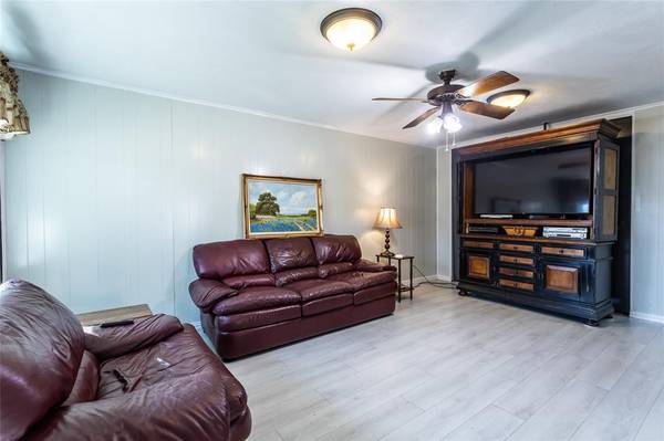$2,495 / 3br - 2098ft2 - Charming Fully Remodeled Downtown Plano House for Rent–Prime Location (Plano)63936353169539120