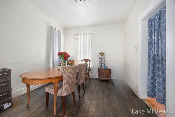 $210,000 / 4br - 1089ft2 - Charming 4-Bedroom Home in SW Grand Rapids — Land Contract Available (Grand Rapids)64180499466882122