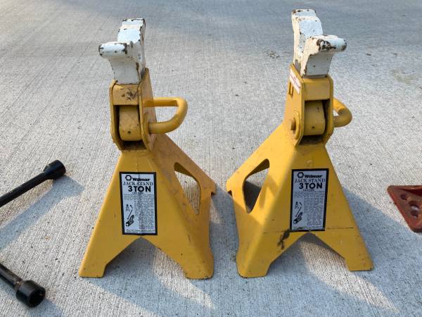 3-Ton Jack Stands 1