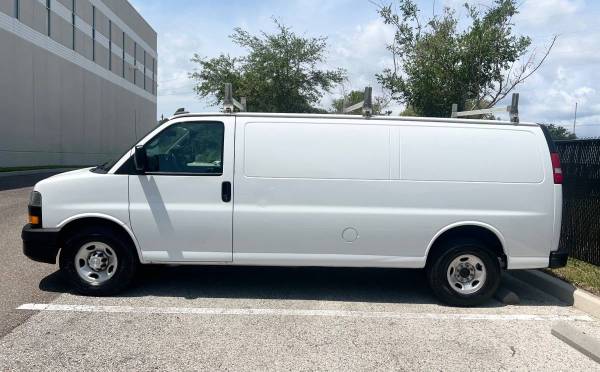 Furgoneta Chevrolet Express 3500 de carga 2019, 1 propietario - $8.600 (Largo)63443468028801121