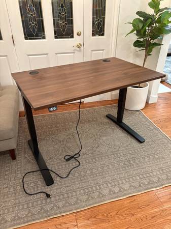 Uplift Desk in Walnut 1