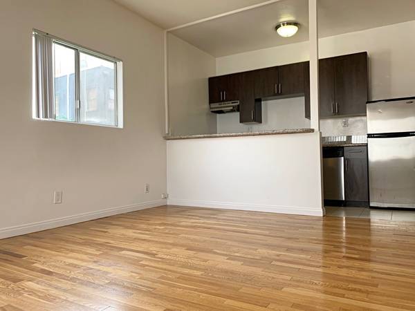 $1,490 / 2br - 975ft2 - Newly Updated 2-Bedroom, 1.5-Bath Apartment (nob hill)63622930915971122