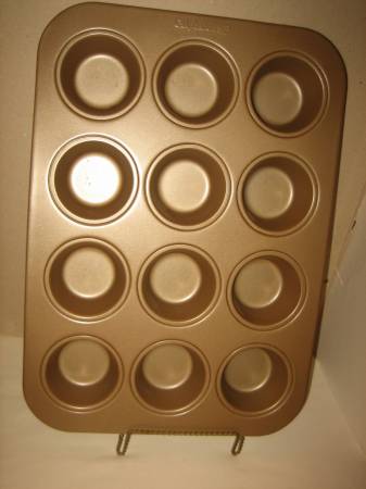 Calphalon Nonstick Bakeware, Cupcake and Muffin Pan 1