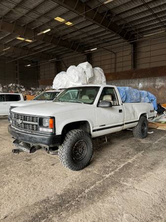 1997 Chevrolet K1500 Cheyenne 4x4 con transmisión manual - $5.800 (Silver Lake)63470773610499121