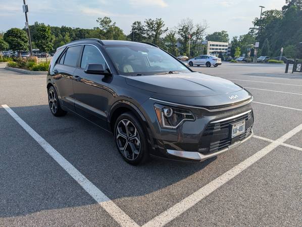 2023 Kia Niro EX Touring • 53 MPG • 36k mi • Warranty to 100k - $24,995 (Irvington)63614465935107120