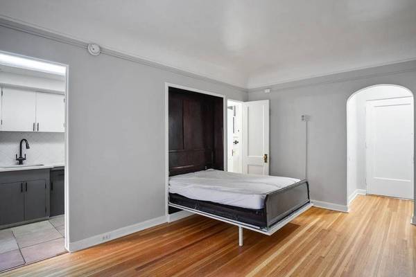 $1,335 / 1br - 735ft2 - Large One Bedroom Apartment For Rent @ Renew on Temple- Inquire Today (Avenues)63674345958915123