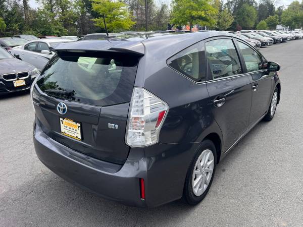 2012 Toyota Prius V tres 4 puertas Wagon híbrido gasolina/eléctrico - $5,999 (CHANTILLY)63616596623235124