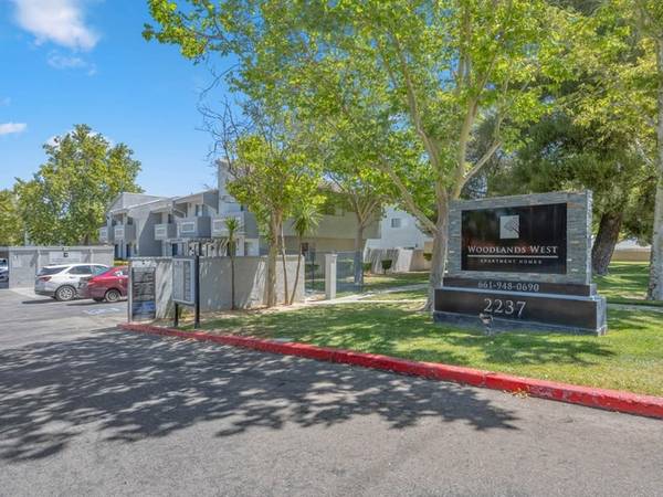 $1,985 / 2br - 896ft2 - Persianas para ventanas, lavavajillas, aire acondicionado y calefacción central (Woodlands West)63869887960833121