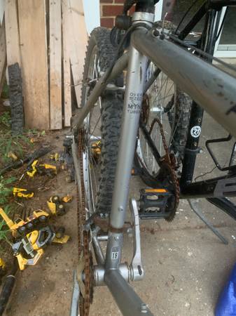 Fuji and Giant Bicycle - $6563471013834243122