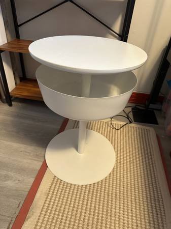 BEAUTIFUL ELEGANT FUNCTIONAL IKEA WHITE COFFEE TABLE 1