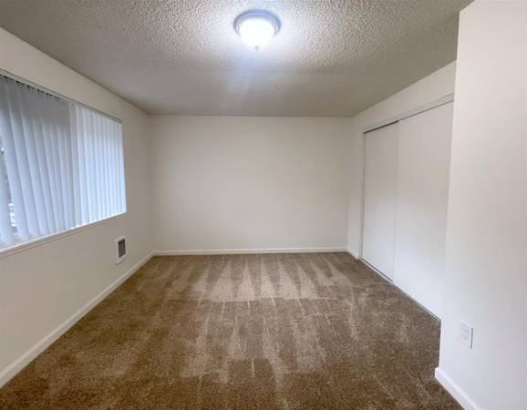 $1,725 / 2br - TOUR NOW & SAVE - WAIVED APP FEE + Medium-Sized Community + Peaceful (Milwaukie Heights)63615696112515122