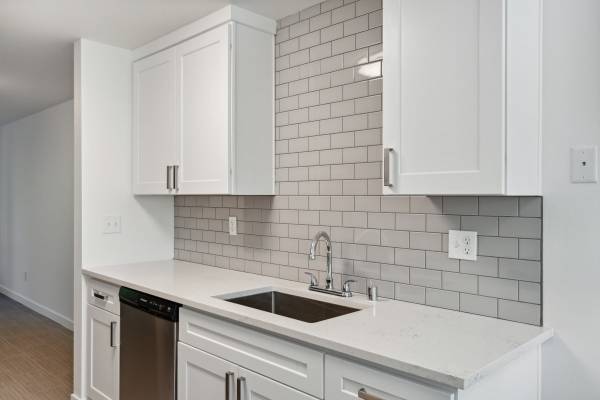 $1,800 / 1br - 760ft2 - SPRING IN TO SAVINGS! HONEY CREEK APARTMENTS (1332 Duvall Avenue Northeast, Renton, WA)63884778302337122