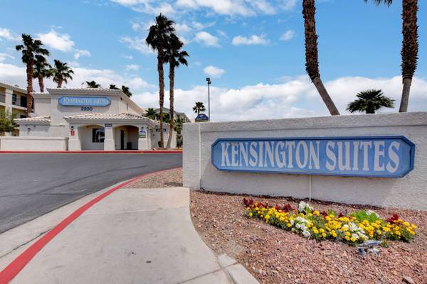 $353 / 1br - 580ft2 - One bedrooms available today! (2200 W. Bonanza Road, Las Vegas, NV)63859499113601121