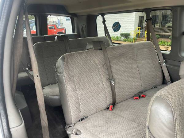 2016 Chevrolet Express 3500 passenger - Photo 13