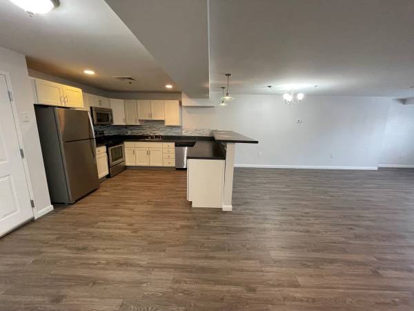 $2,525 / 2br - 1140ft2 - Secure Access, Additional Storage, Open Floor Plan (180 Woodbury St, Manchester, NH)63656278394371120